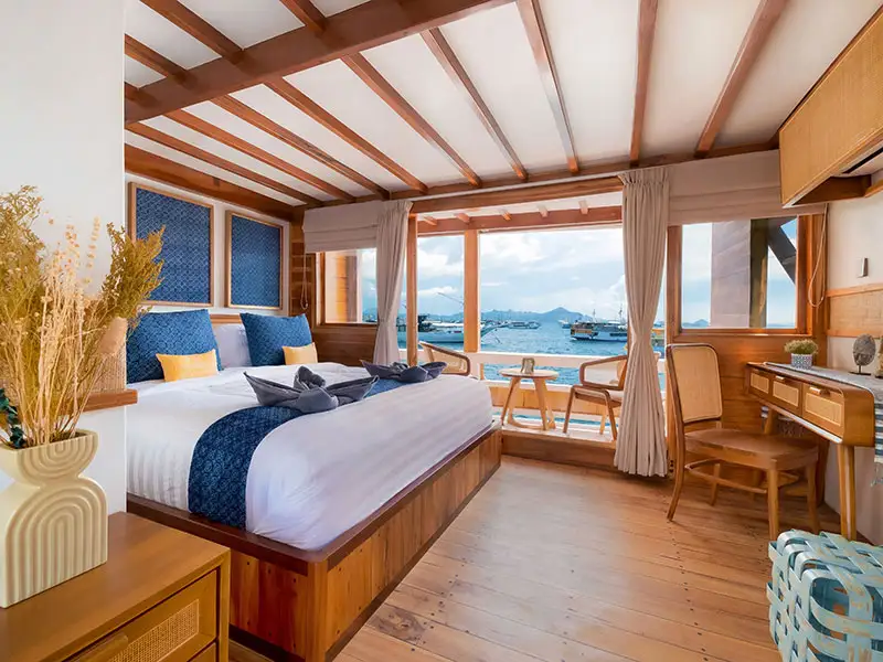 VIP Phinisi Villa