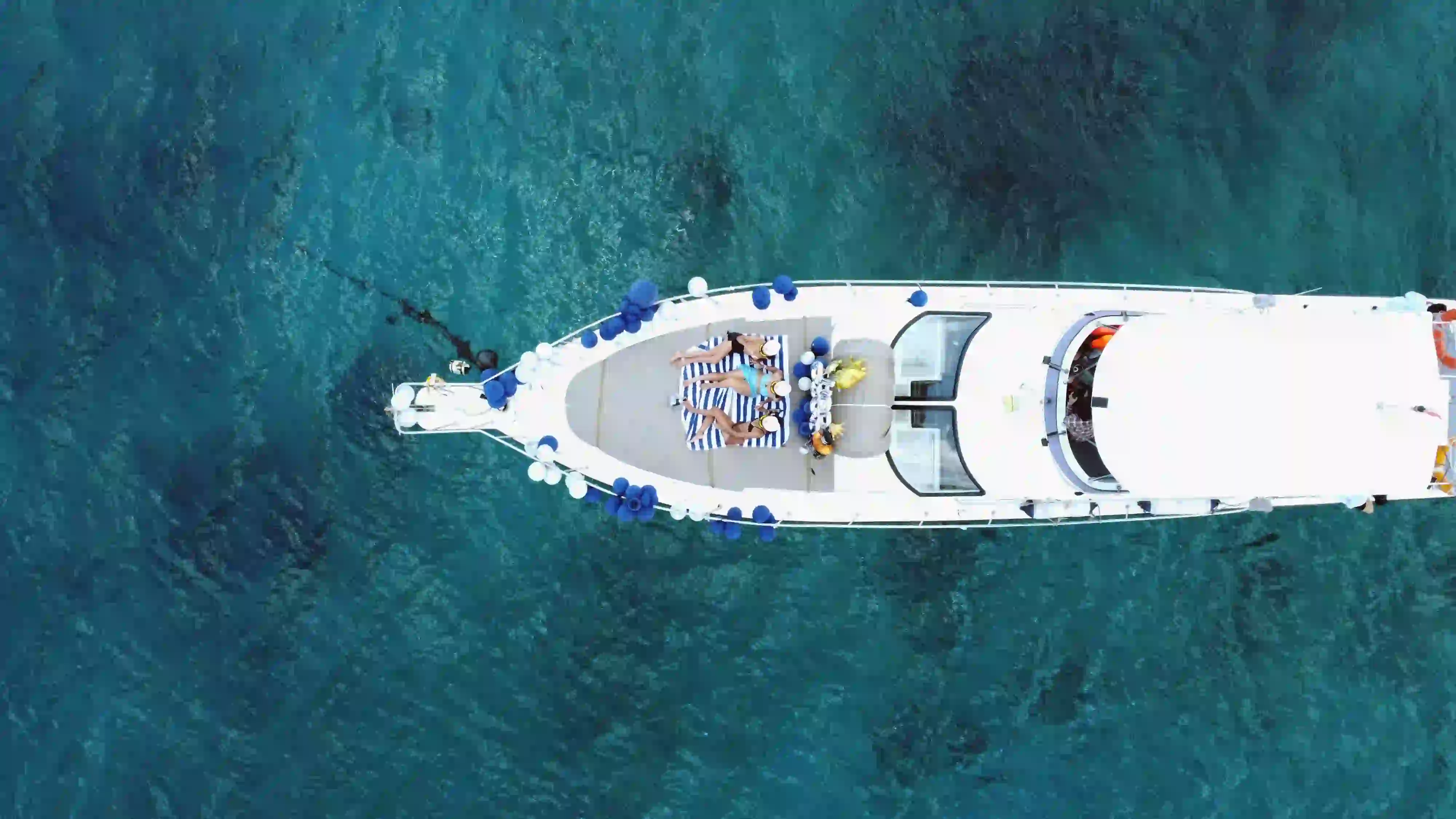 Speedboat V1 Exterior | Boat For Sale by Komodo Luxury