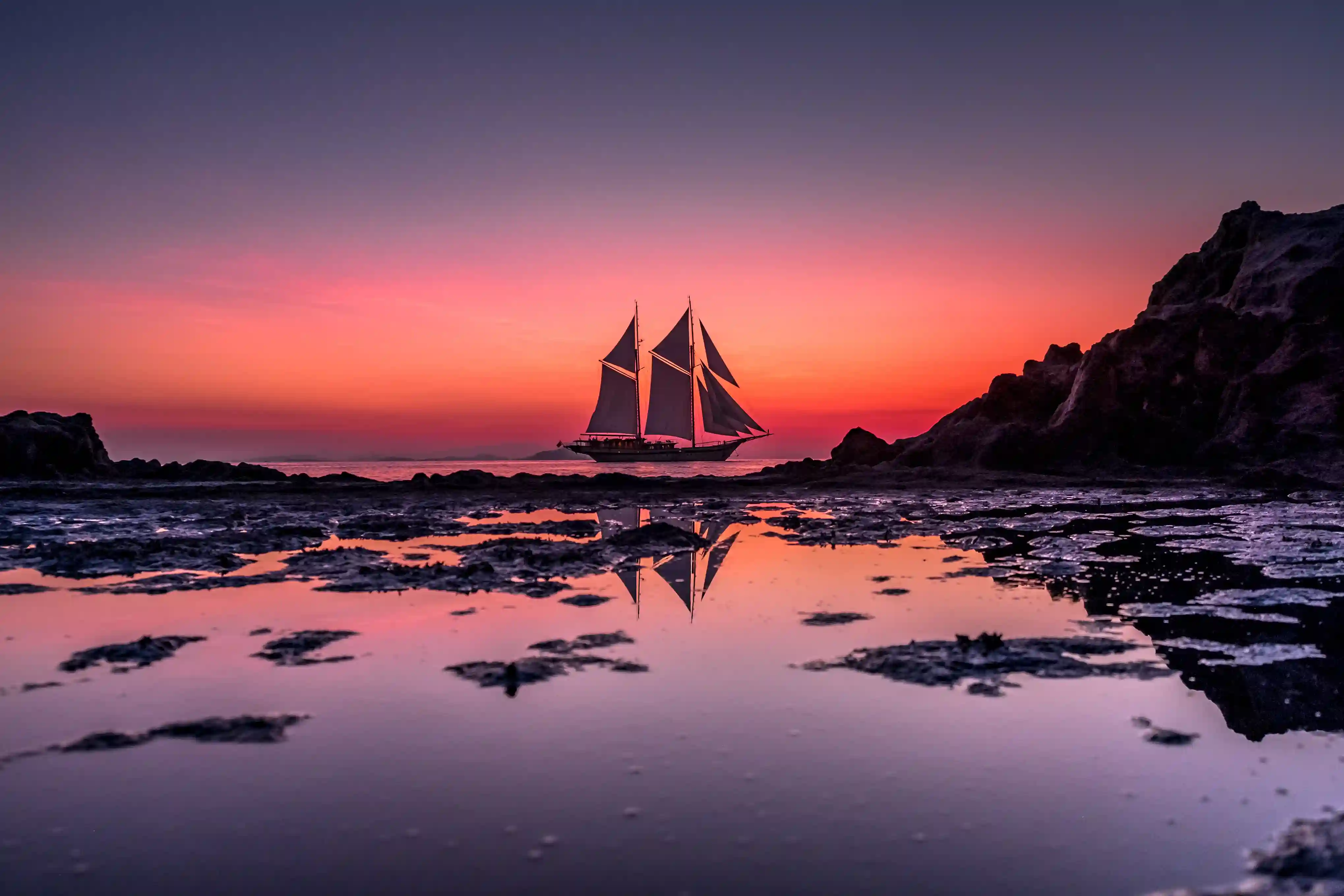 Lamima Yacht Cruise Phinisi | Komodo Tour | Komodo Island | Trekking | Adventure